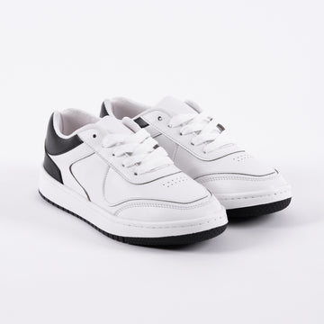 Urban Edge Sneakers - اسود